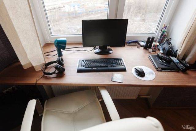 Apa Betul Meja Kerja Hadap Jendela Dianggap Tidak Baik? Begini Penjelasan Fengsui